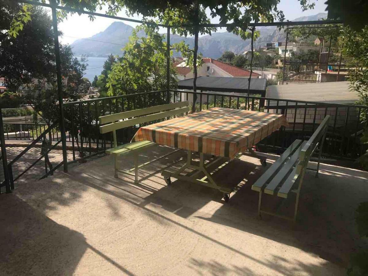 Apartmani Atila Damir Omis Exterior photo