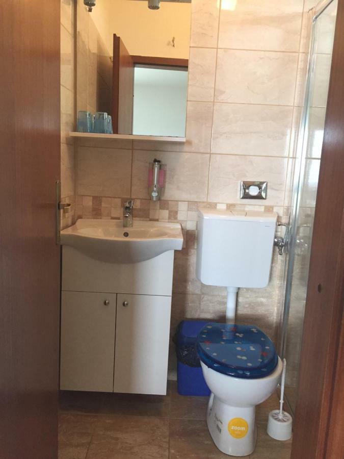 Apartmani Atila Damir Omis Exterior photo