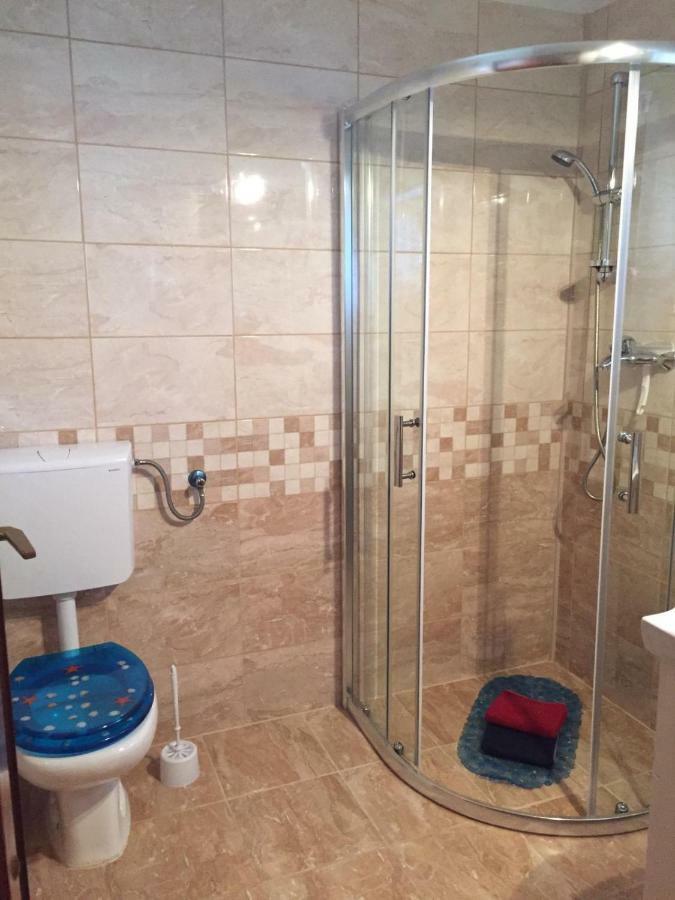 Apartmani Atila Damir Omis Exterior photo