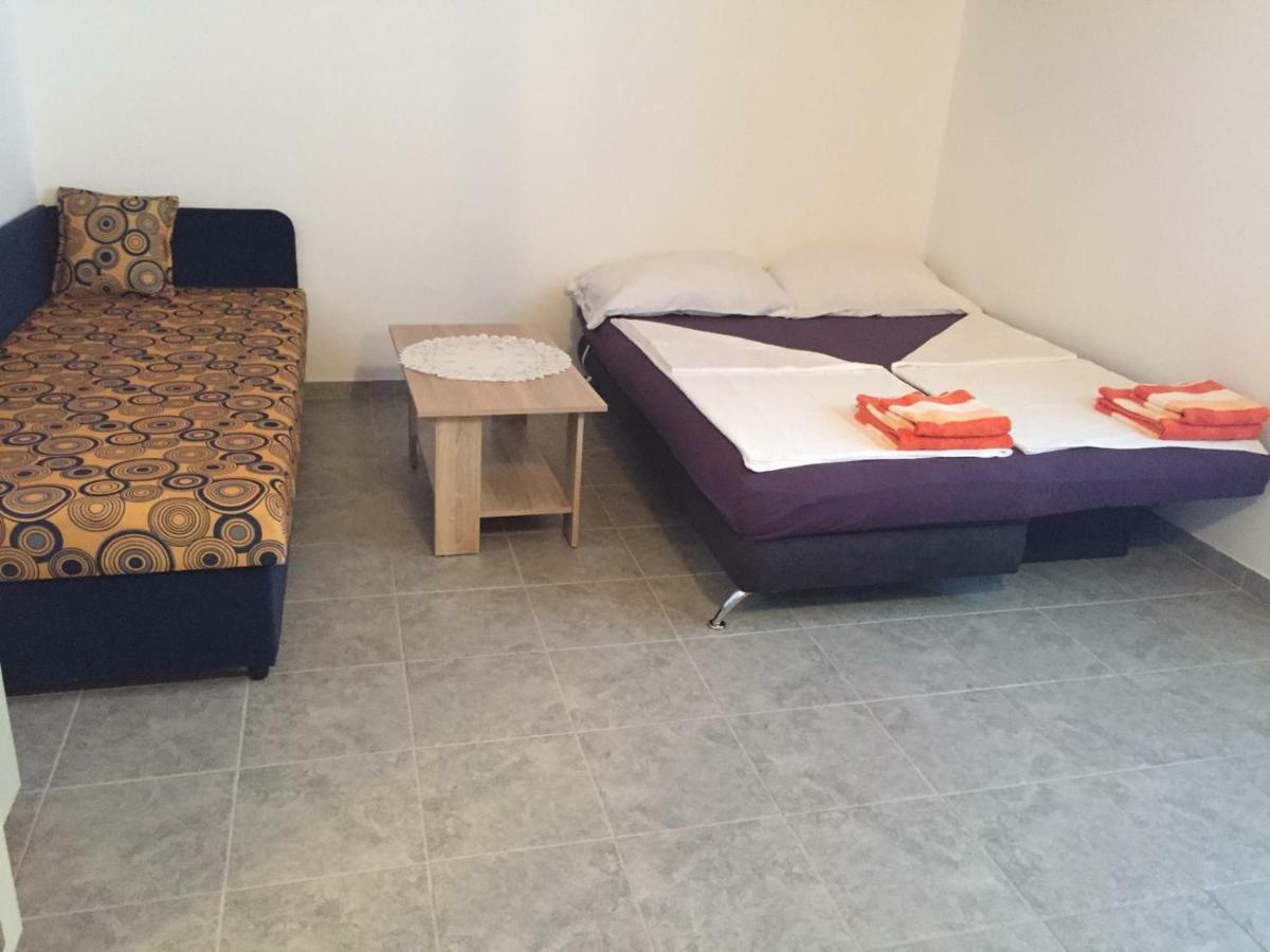 Apartmani Atila Damir Omis Exterior photo