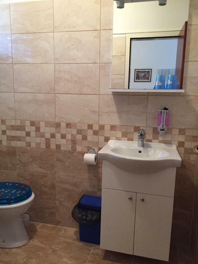 Apartmani Atila Damir Omis Exterior photo