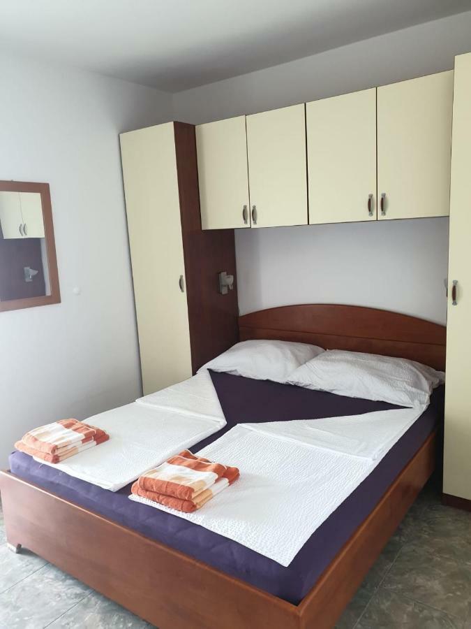 Apartmani Atila Damir Omis Exterior photo
